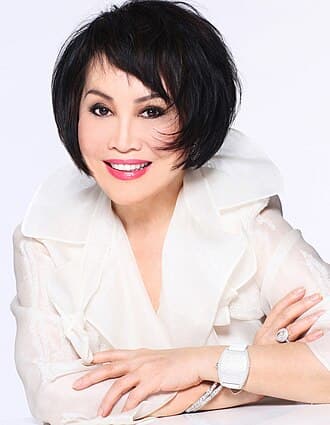 Yue-Sai Kan